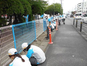 Clean-up along National Route